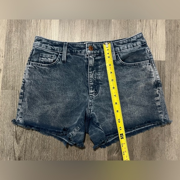 Universal Thread Denim Jean Shorts-Raw Hem, Med Wash-Women’s Sz 2 - Picture 3 of 10